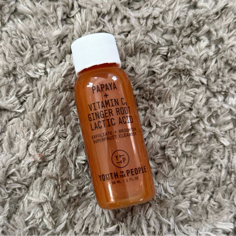 5/25✨exfoliate + brighten cleanser youth to the people